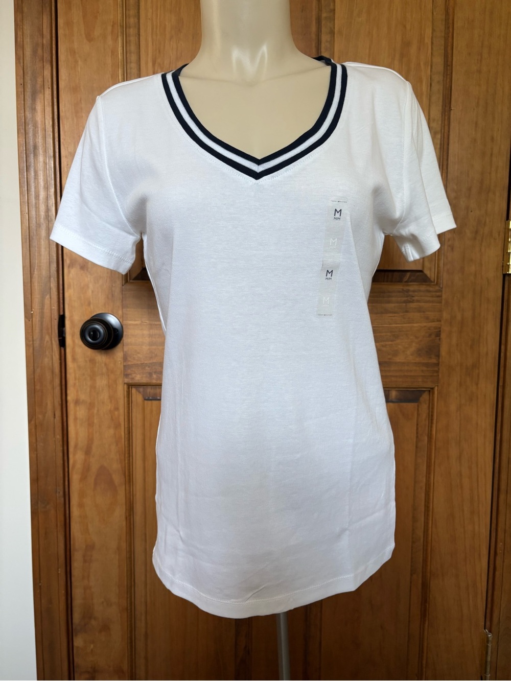 NWT Tommy Hilfiger Women’s Stripe V-Neck Favorite T-Shirt White/Black Size M